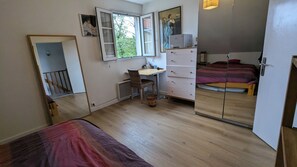 4 bedrooms, iron/ironing board, free WiFi