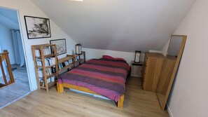 4 camere, ferro/asse da stiro, Wi-Fi gratuito