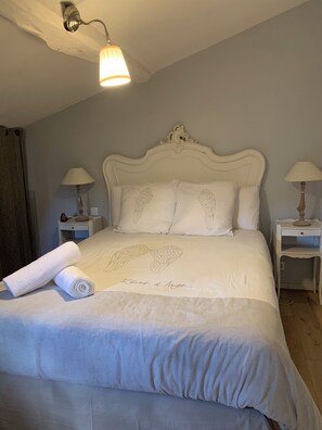 1 chambre, fer et planche à repasser, Wi-Fi, draps fournis