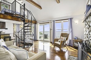 TV, fireplace - Eagle's Landing: Lake Michigan Waterfront, Private Beach, Fireplace, Decking (Fennville)