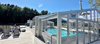 Haven House: Year-Round Swimming Pool & Hot Tub, Fireplace, Walk to Lk Michigan