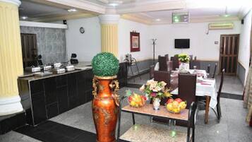 Habitación, 1 habitación, con acceso para personas discapacitadas, para fumadores | Restaurantes