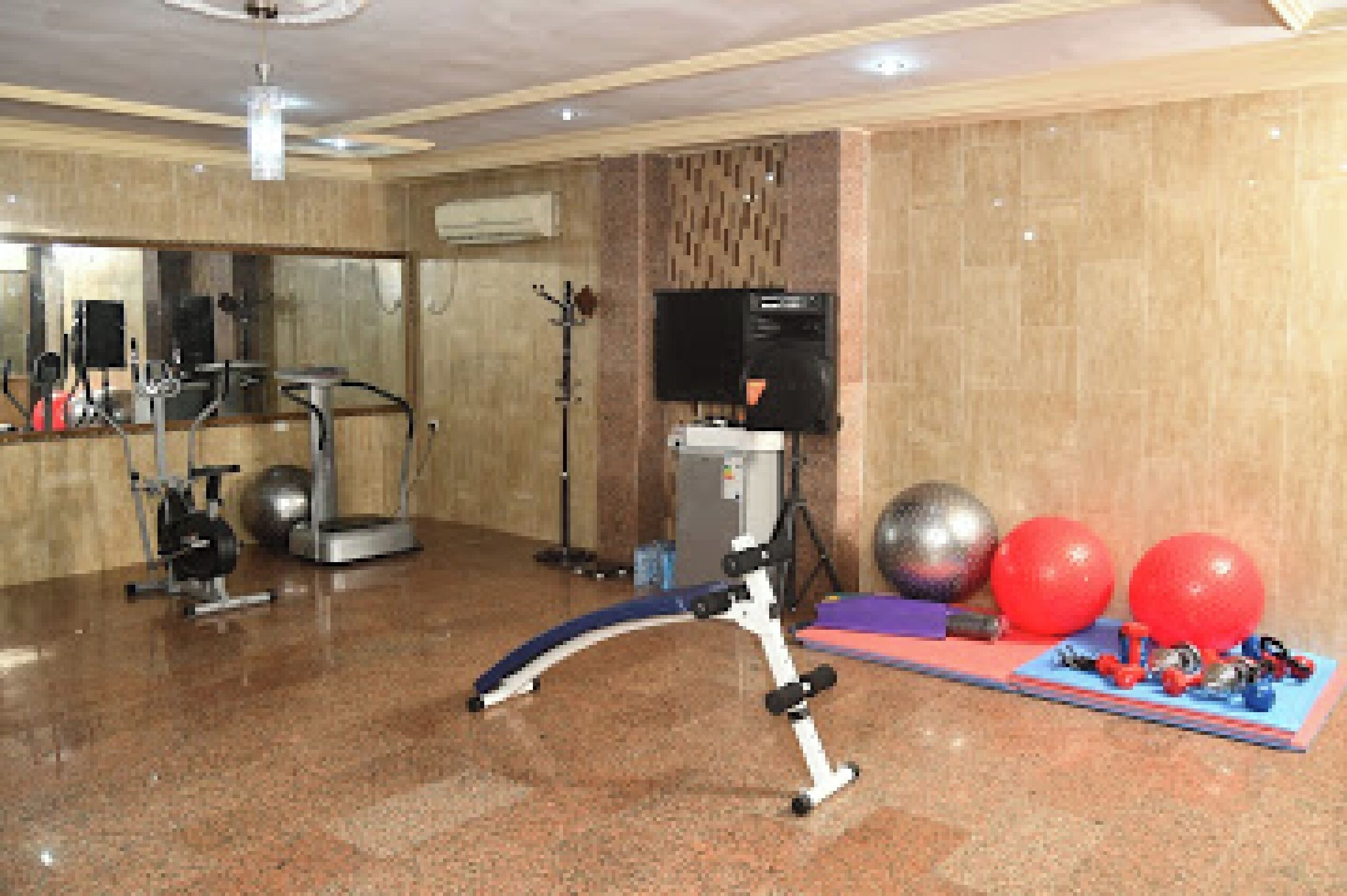 Room, 1 Bedroom, Accessible, Smoking | Fitness facility