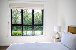 5 عدّة غرف نوم ومكواة/لوح كي وواي فاي وملاءات أسرّة