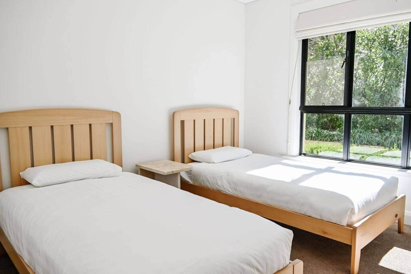 5 bedrooms, iron/ironing board, WiFi, bed sheets