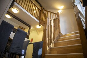 高级公寓 | 客房内保险箱、熨斗/熨衣板、免费 WiFi