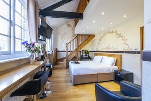 特级公寓 | 客房内保险箱、熨斗/熨衣板、免费 WiFi