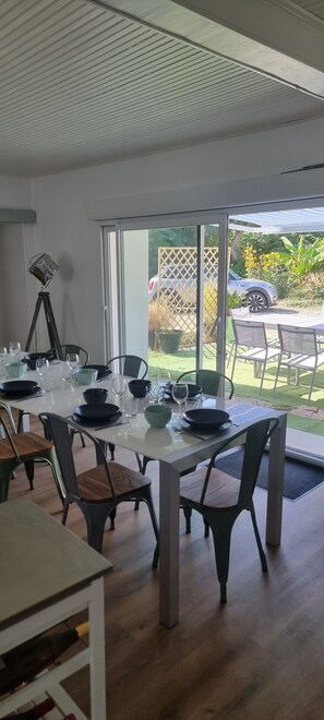 Dining - Vendee Maison et Dépendance av Piscine Chauffée 14 Pers à 15min de L'océan (Grues)