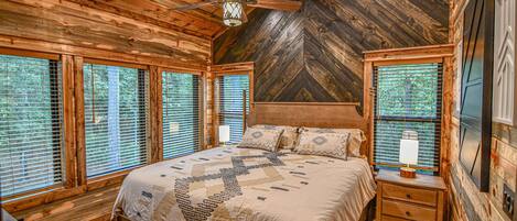 6 bedrooms, desk, free WiFi, bed sheets