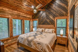 6 bedrooms, desk, free WiFi, bed sheets