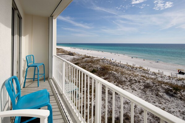 A balcony with white railings overlooking a beach with white sand and clear blue water. - GD 510: The Wave Crest - Sandy Toes, Sea Breeze, No Worries! (Fort Walton Beach)