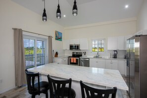 Kühlschrank, Mikrowelle, Ofen, Geschirrspüler