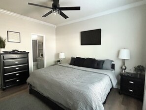 2 habitaciones, escritorio, tabla de planchar con plancha y wifi gratis