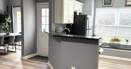Inviting 1 level duplex - Casual Lux inspired