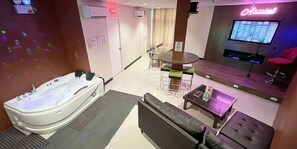 Suite Familiale | Bureau, rideaux occultants, fer et planche à repasser, Wi-Fi gratuit