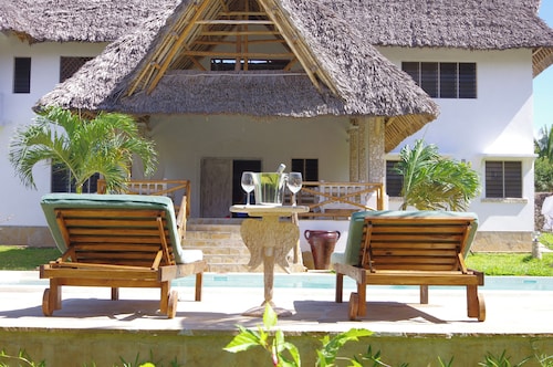 elegant and exclusive  african style villa with chef and maid
