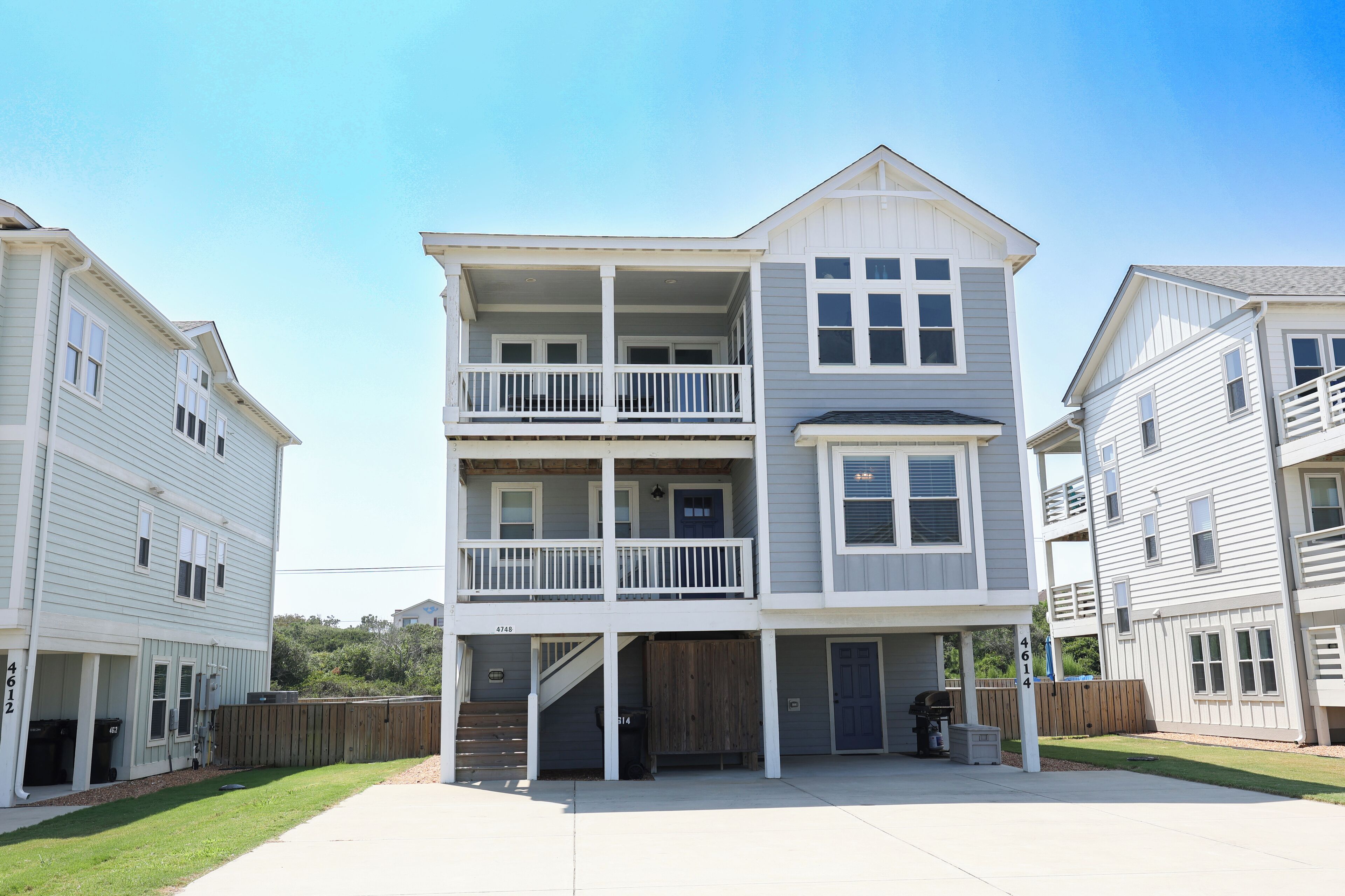 KH4614- Oceanside, 6 BRs, 6.5 BAs, Private Pool, Pool Table!