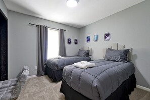 4 Schlafzimmer, Bügeleisen/Bügelbrett, Reisekinderbett, WLAN