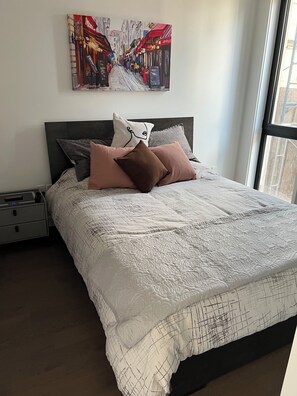 Room - For rent by the month only in Old Quebec Batiste 2023 (Québec)