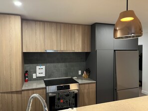 Private kitchen - For rent by the month only in Old Quebec Batiste 2023 (Québec)