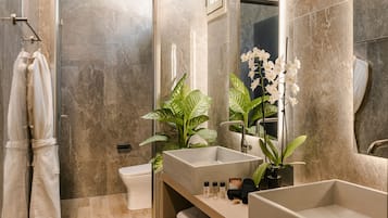 Junior Studio Suite | Bathroom