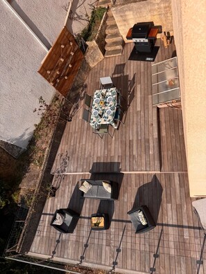 An outdoor patio with a table set for four, surrounded by four lounge chairs. - Un Balcon sur la mer (Cervione)