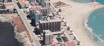 Apartamento Vacacional con Piscina y Garaje