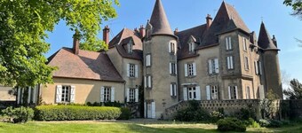 Stunning 16th Chateau in a peaceful village. Beautiful grounds & Pet Friendly.