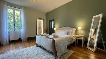 5 slaapkamers, een strijkplank/strijkijzer, wifi, beddengoed