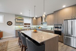 Fridge, microwave, oven, stovetop - Luxury home, 3 King beds, 3 bath, 1 dog ok, Outdoor Firepit-Red Door MCA50500 (Manzanita)