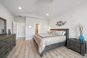 4 bedrooms, desk, iron/ironing board, travel crib