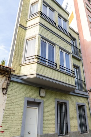 Exterior detail - Casa 349h city centre apartments Alicante (ground floor) (Alacant)