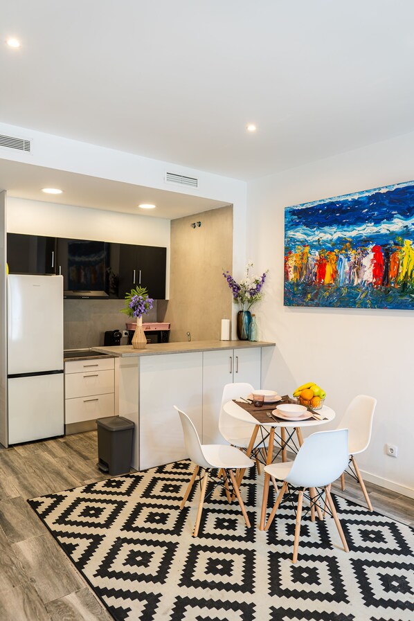 Dining - Casa 349h city centre apartments Alicante (ground floor) (Alacant)