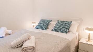 2 slaapkamers, een strijkplank/strijkijzer, reisbedje, wifi