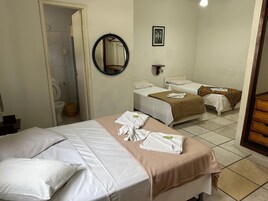 基础公寓 | 熨斗/熨板、免费婴儿床、免费 WiFi、床单