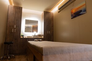 芳香疗法、热石按摩、瑞典式按摩、泰式按摩、运动按摩、5 ???