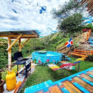 Suite Confort, 1 cama matrimonial y sofá cama, acceso a la alberca, vista a la montaña | Terraza o patio