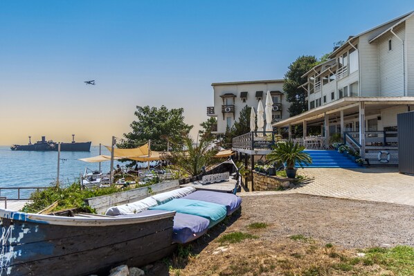 Executive Room, 1 King Bed, Partial Ocean View | Free WiFi - Strada Portului (Costinesti)