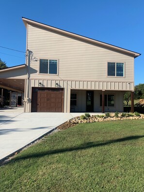 Exterior - Cozy house 8 minutes from downtown knoxville 25 minutes from Sevierville  (Knoxville)