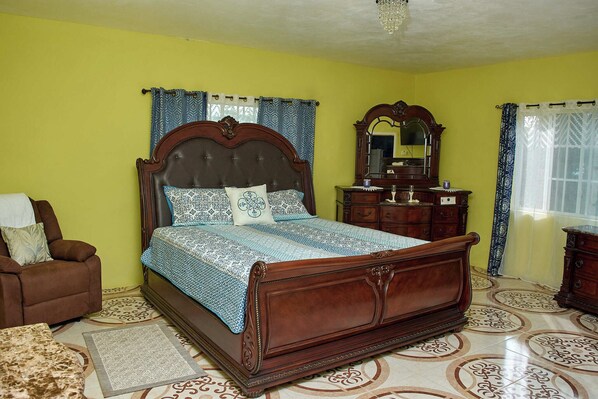 7 bedrooms, iron/ironing board, WiFi, bed sheets