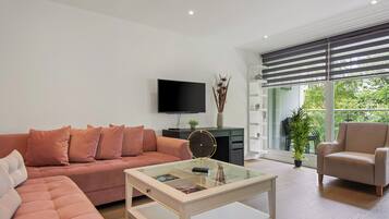 Standard Apartment, 3 Bedrooms, Non Smoking, Kitchenette | Living area | 40-inch TV with satellite channels