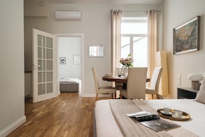 Appartement Familial | Restauration dans la chambre