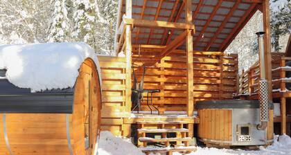 River/ wooden hottub Hobbit's cabin in the wood!