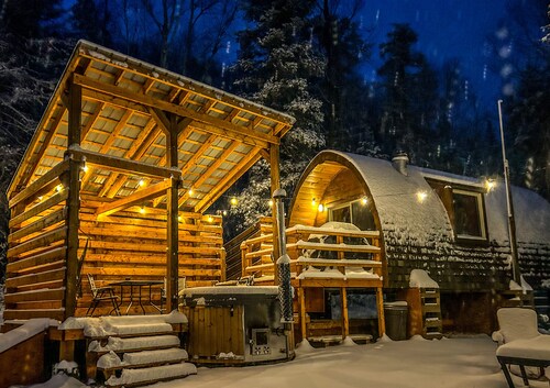 River/ wooden hottub Hobbit's cabin in the wood!
