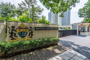 Property grounds - Arcoris Mont Kiara/163Mall 4Pax 1Bedroom/Balcony (Kuala Lumpur)