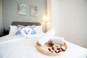 1 bedroom, iron/ironing board, WiFi, bed sheets - Arcoris Mont Kiara/163Mall 4Pax 1Bedroom/Balcony (Kuala Lumpur)