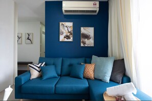 Living area - Arcoris Mont Kiara/163Mall 4Pax 1Bedroom/Balcony (Kuala Lumpur)