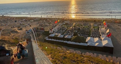 Duplex Arous Al Bahr - Beach view - Easy Check-in- near airport