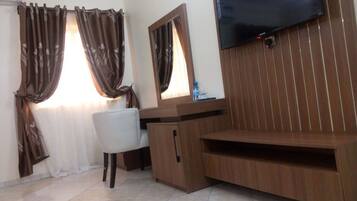 Room, 1 Bedroom, Accessible, Smoking | Room amenity