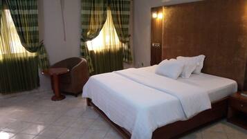 Room, 1 Bedroom, Accessible, Smoking | 2 bedrooms